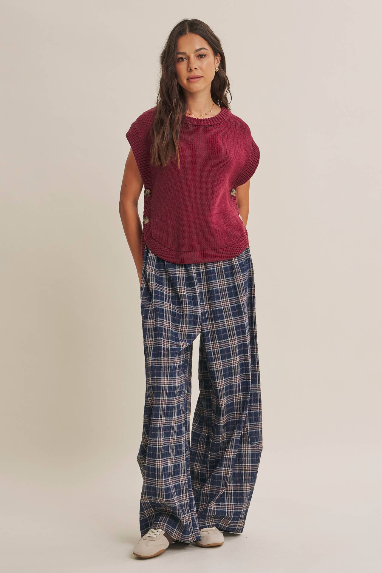 EVERYDAY LAYERING SIDE BUTTON HI-LO SWEATER VEST TOP