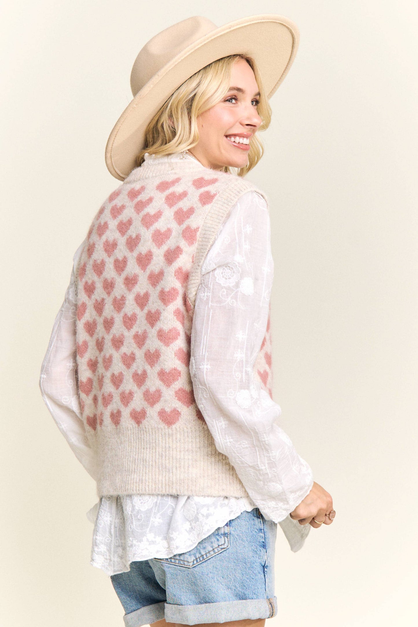 HEART KNIT BUTTON-FRONT SWEATER VEST - LESW4168