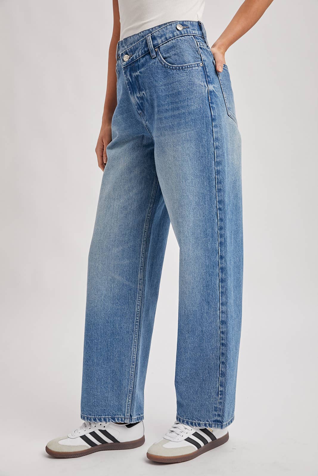 DEMIM HIGH RISE CROSSOVER BUTTON-FRONT WIDE LEG JEANS