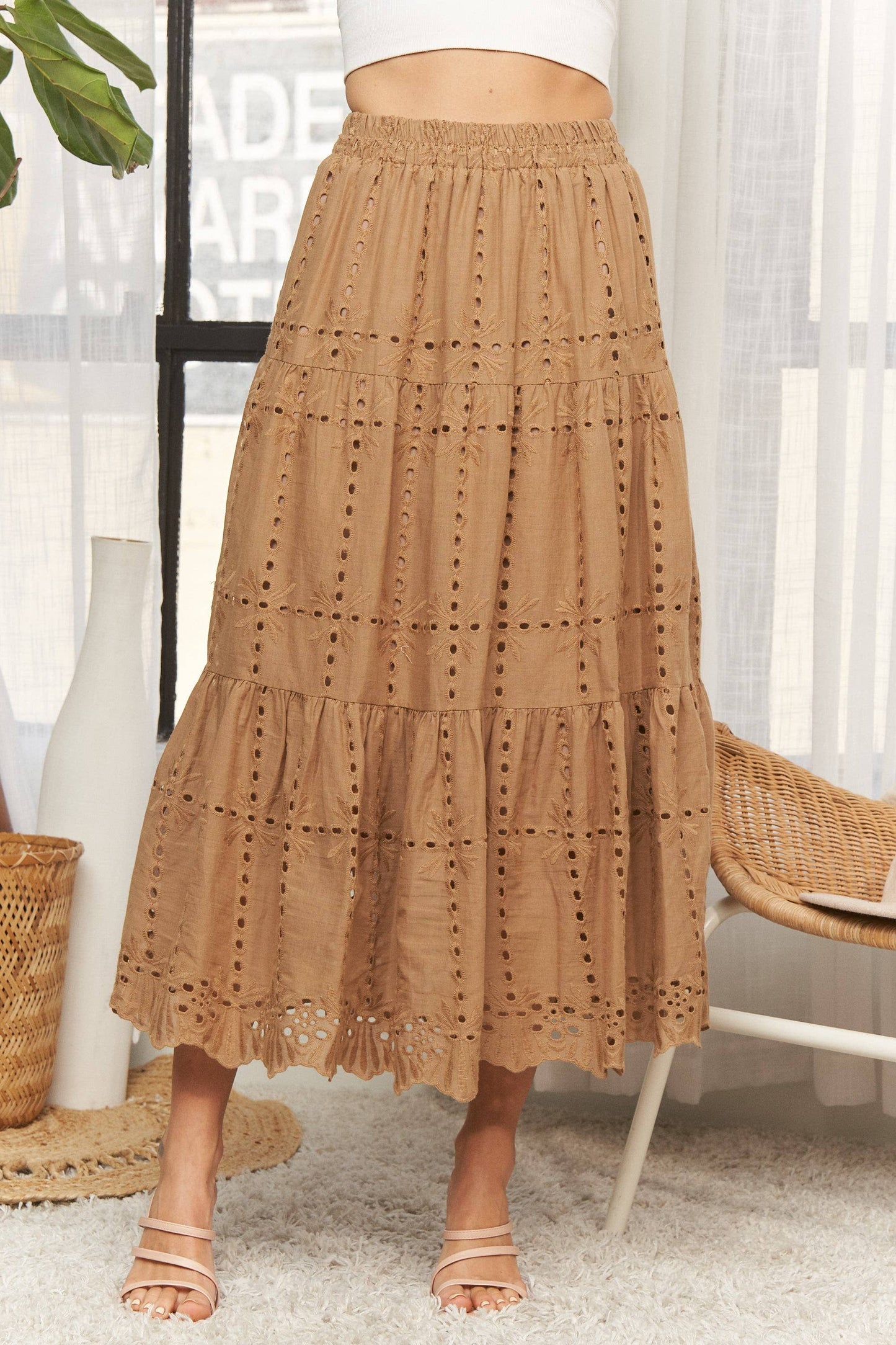 LES4074-TIERED EYELET MIDI SKIRT
