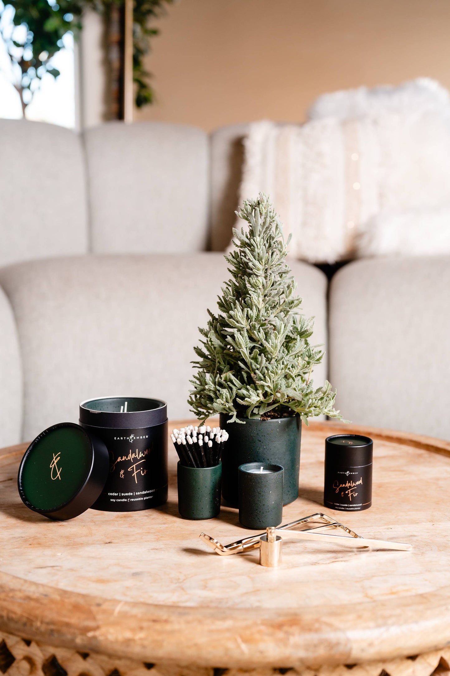 Earth & Ember 13 oz Candle: Sandalwood & Fir