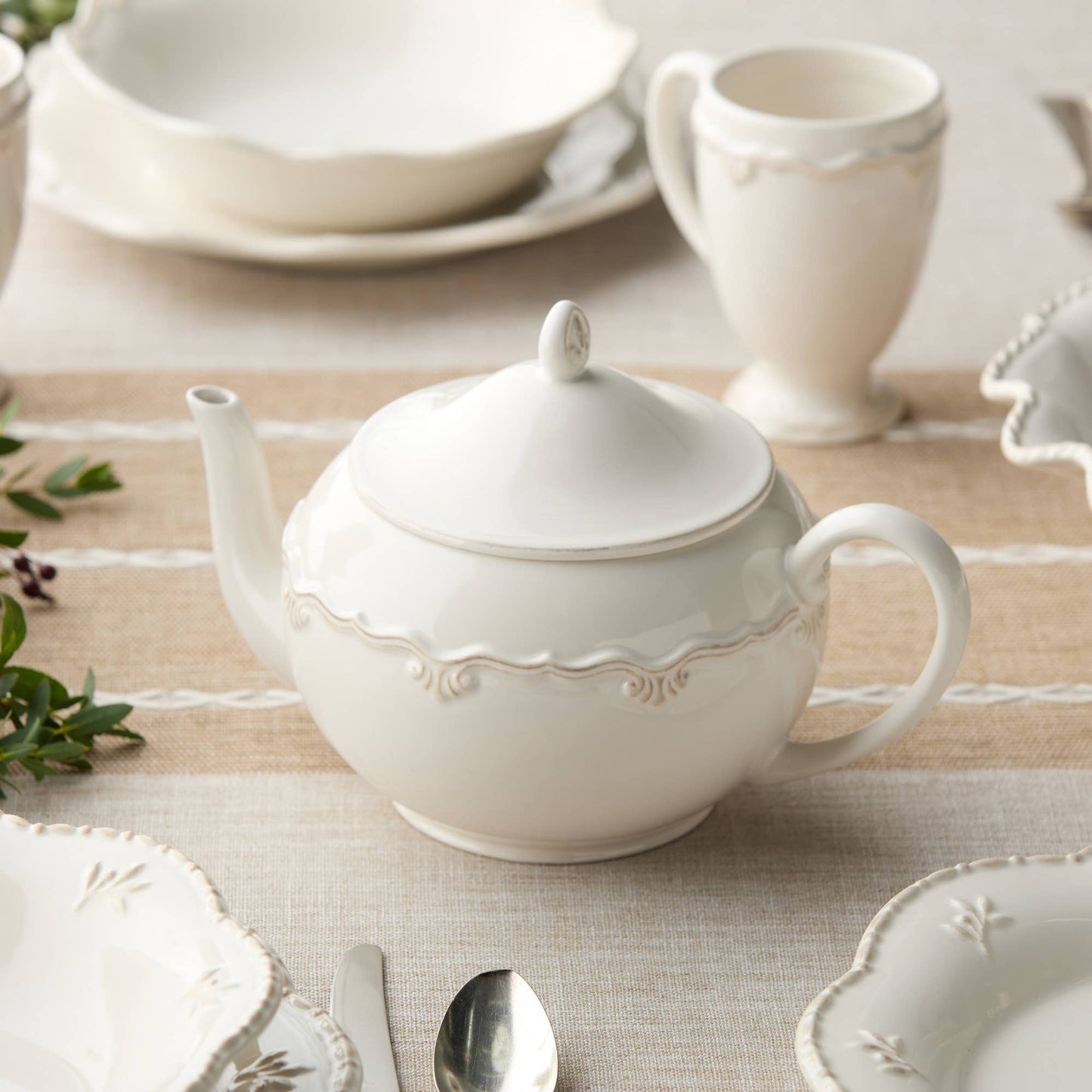 Heritage Stoneware Teapot – Heirloom-Inspired Warmth