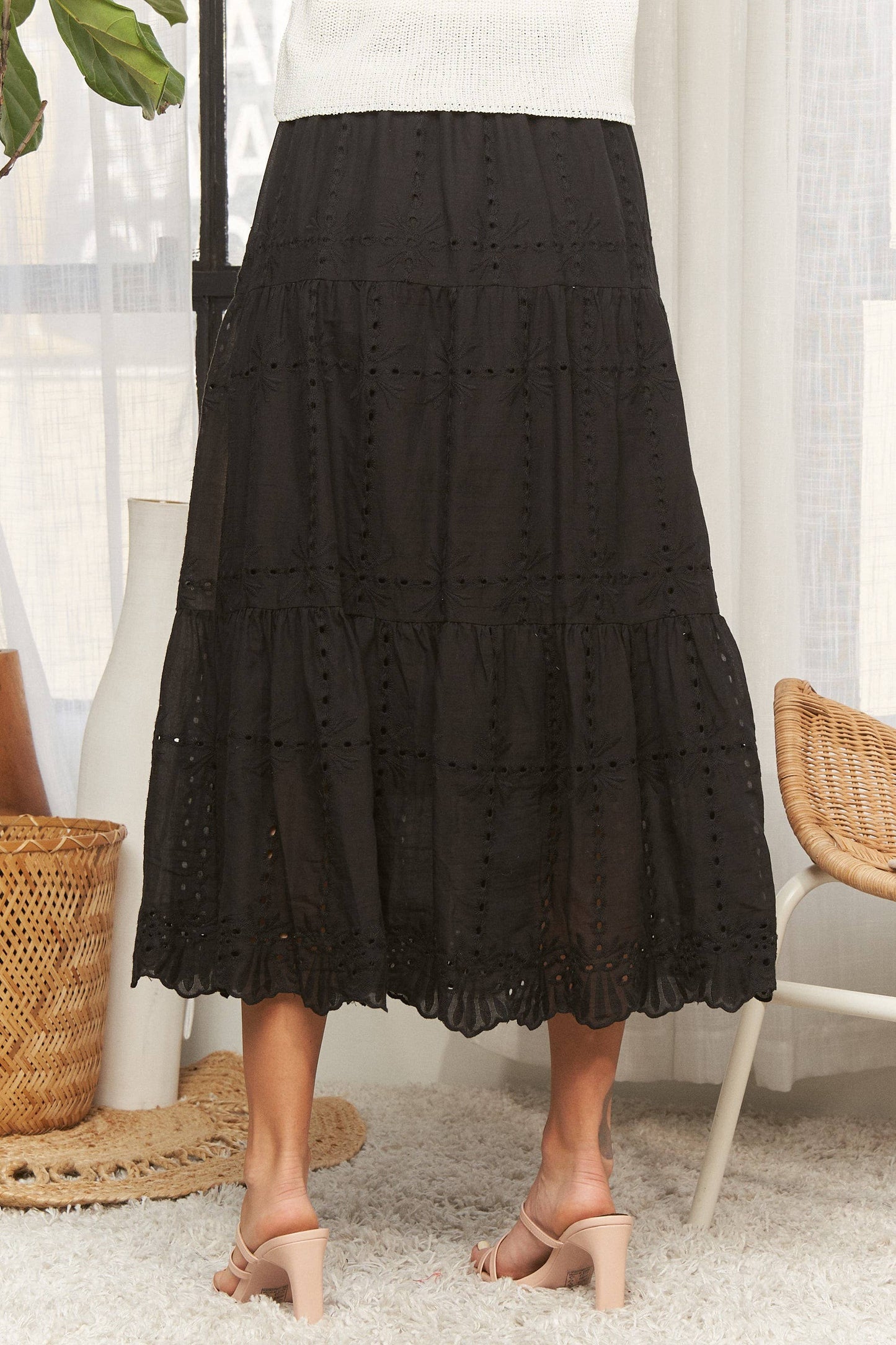 LES4074-TIERED EYELET MIDI SKIRT