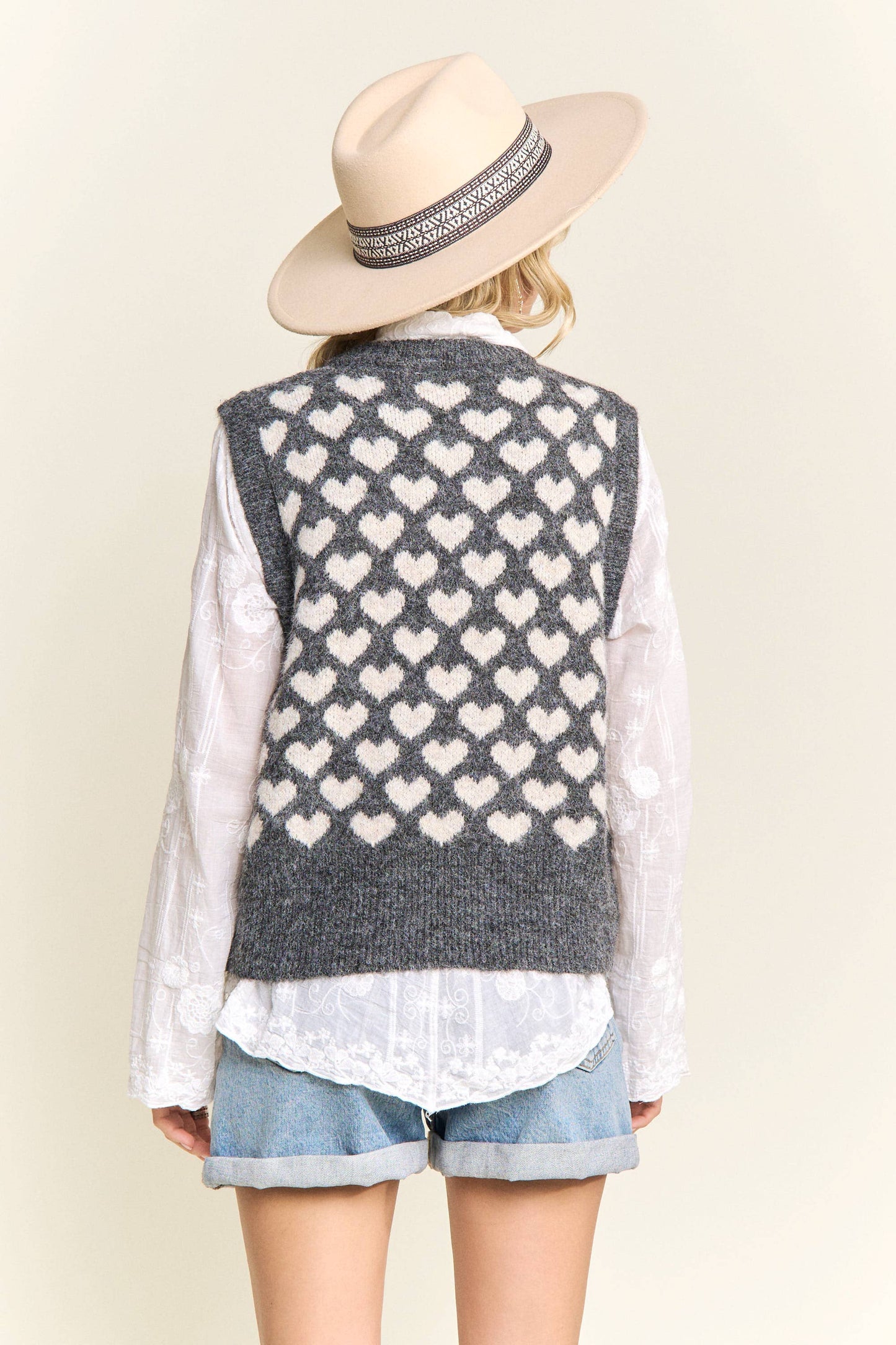 HEART KNIT BUTTON-FRONT SWEATER VEST - LESW4168