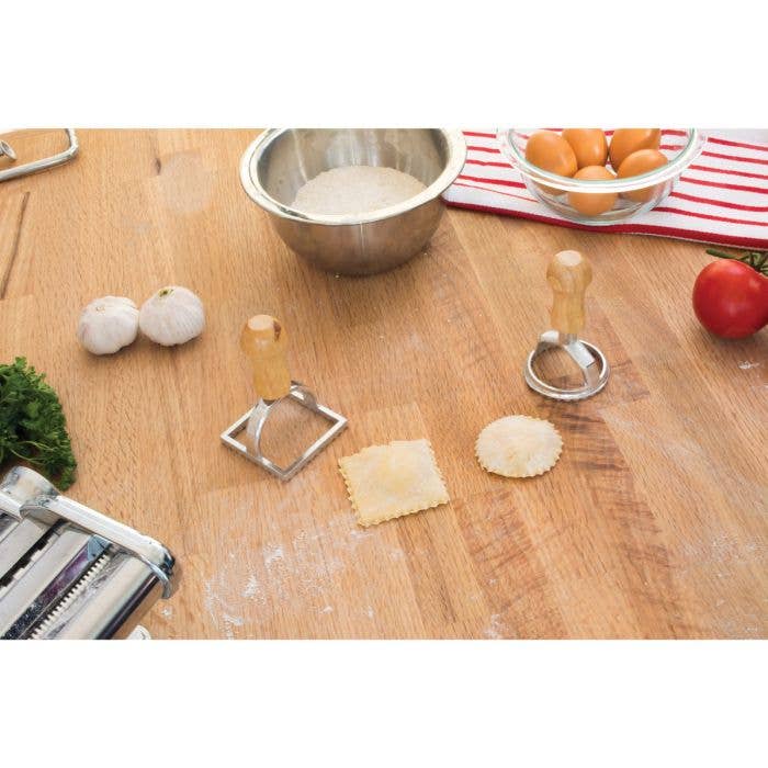 Fantes Ravioli Stamp, Fluted Round Stamp, 2in