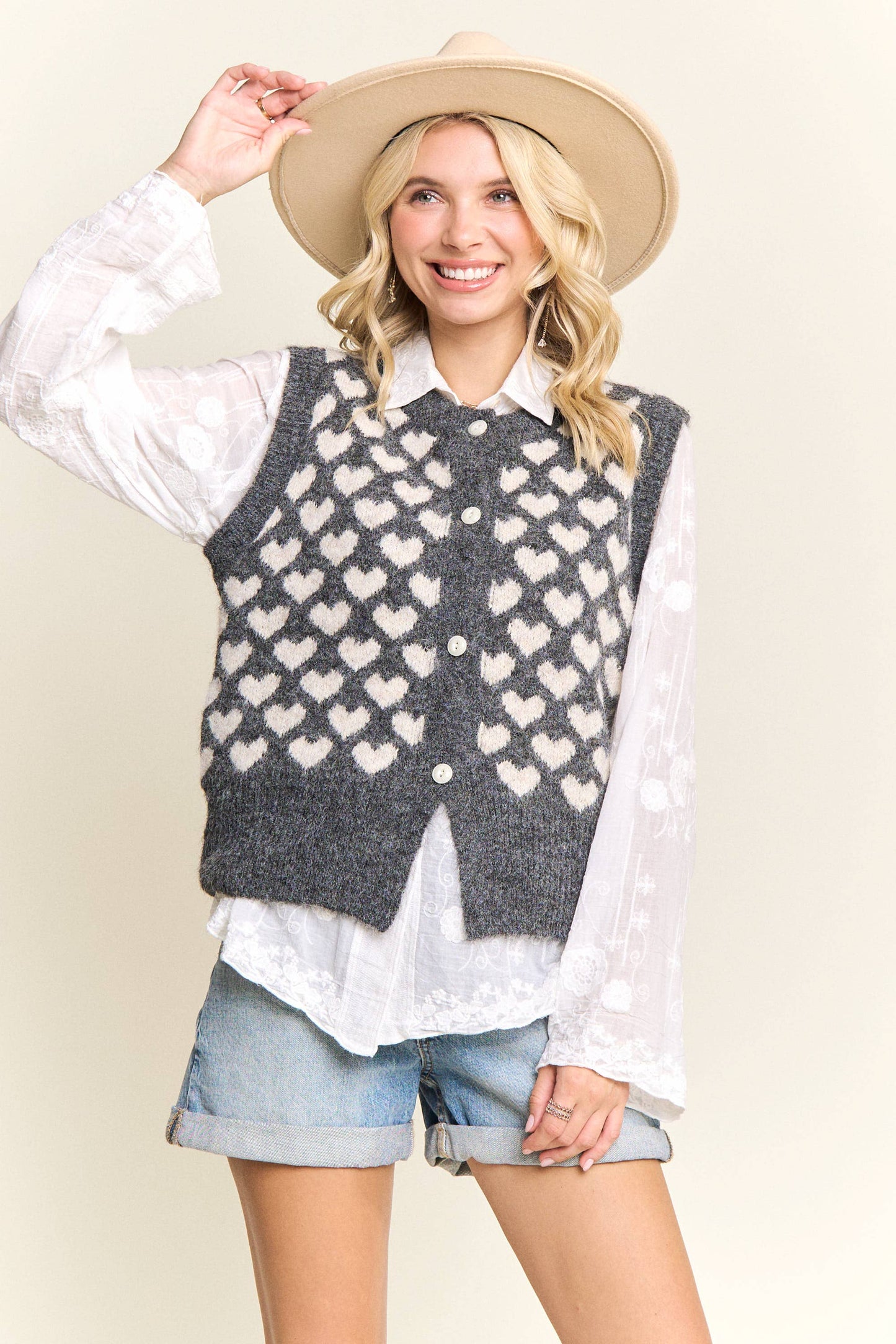 HEART KNIT BUTTON-FRONT SWEATER VEST - LESW4168