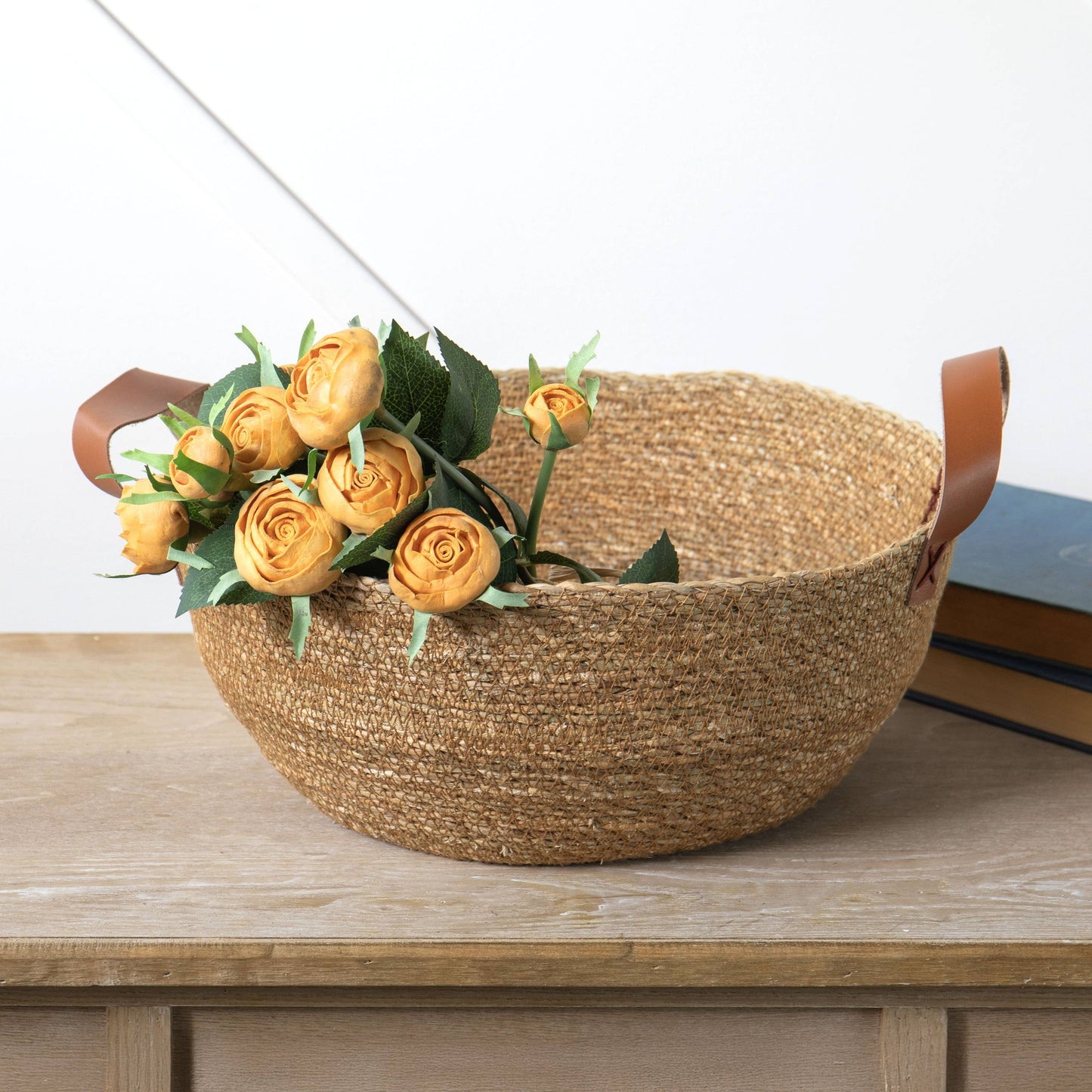 Round Seagrass Bow w/Leather Side Handles