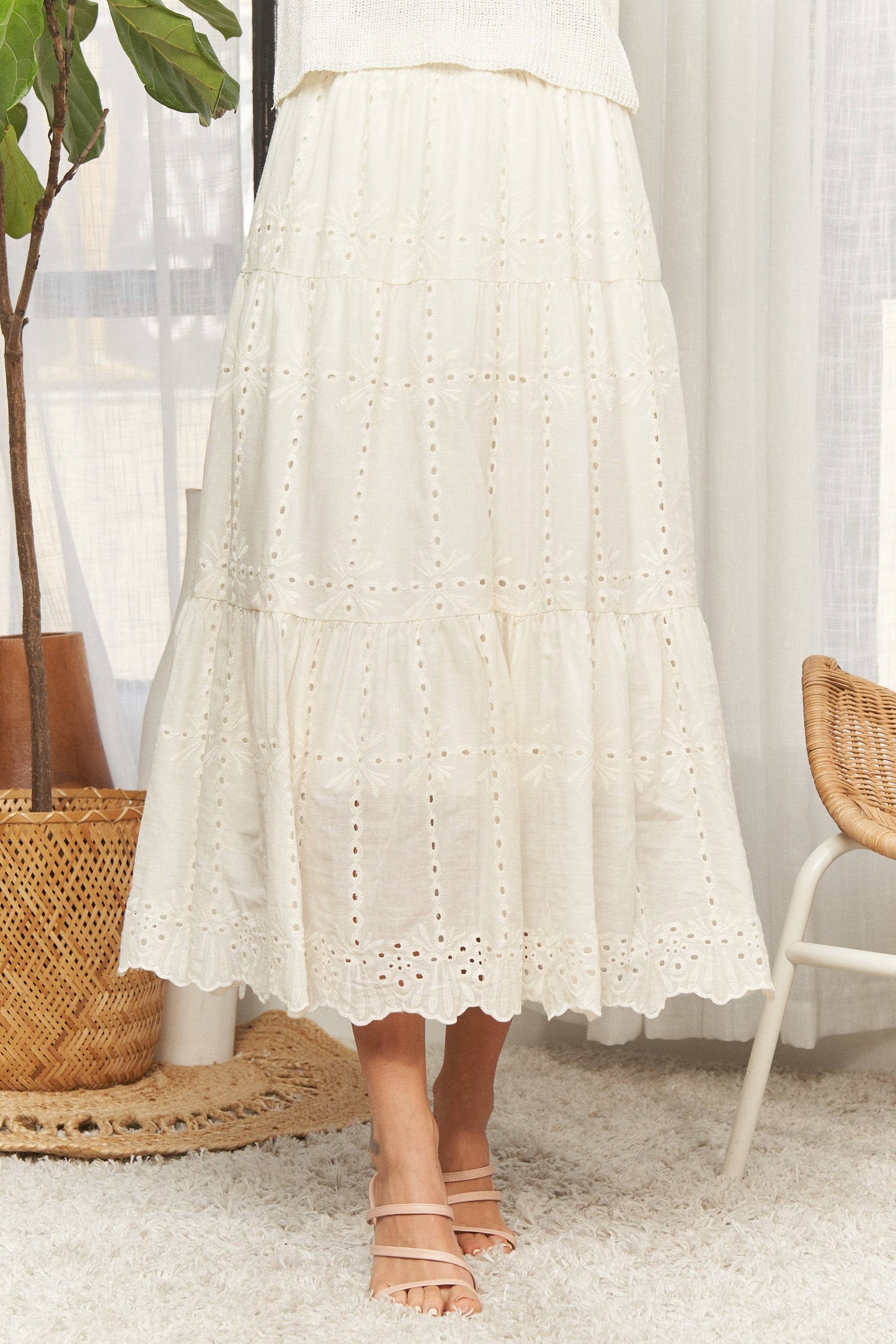 LES4074-TIERED EYELET MIDI SKIRT