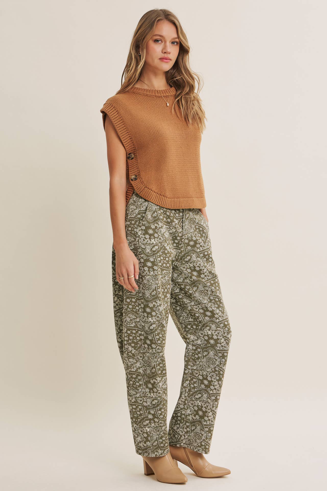 EVERYDAY LAYERING SIDE BUTTON HI-LO SWEATER VEST TOP