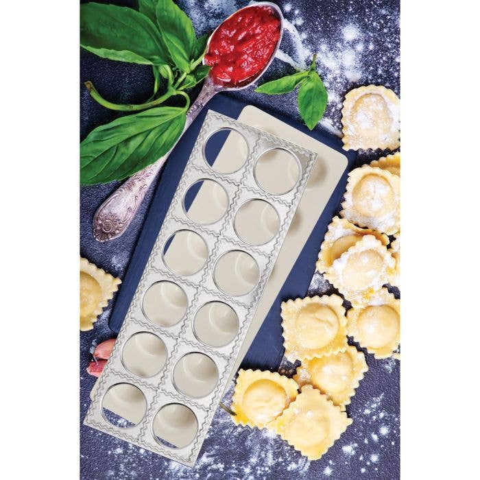 Fantes Ravioli Maker, Makes 1 Dozen Raviolis