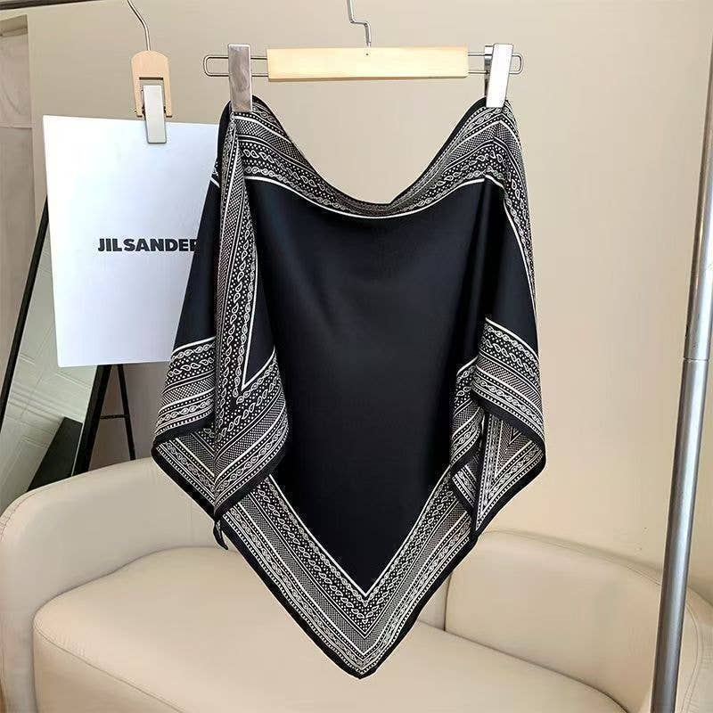 JC023328T Printed Triangle Scarf – Bandana Style Wrap / Shawl