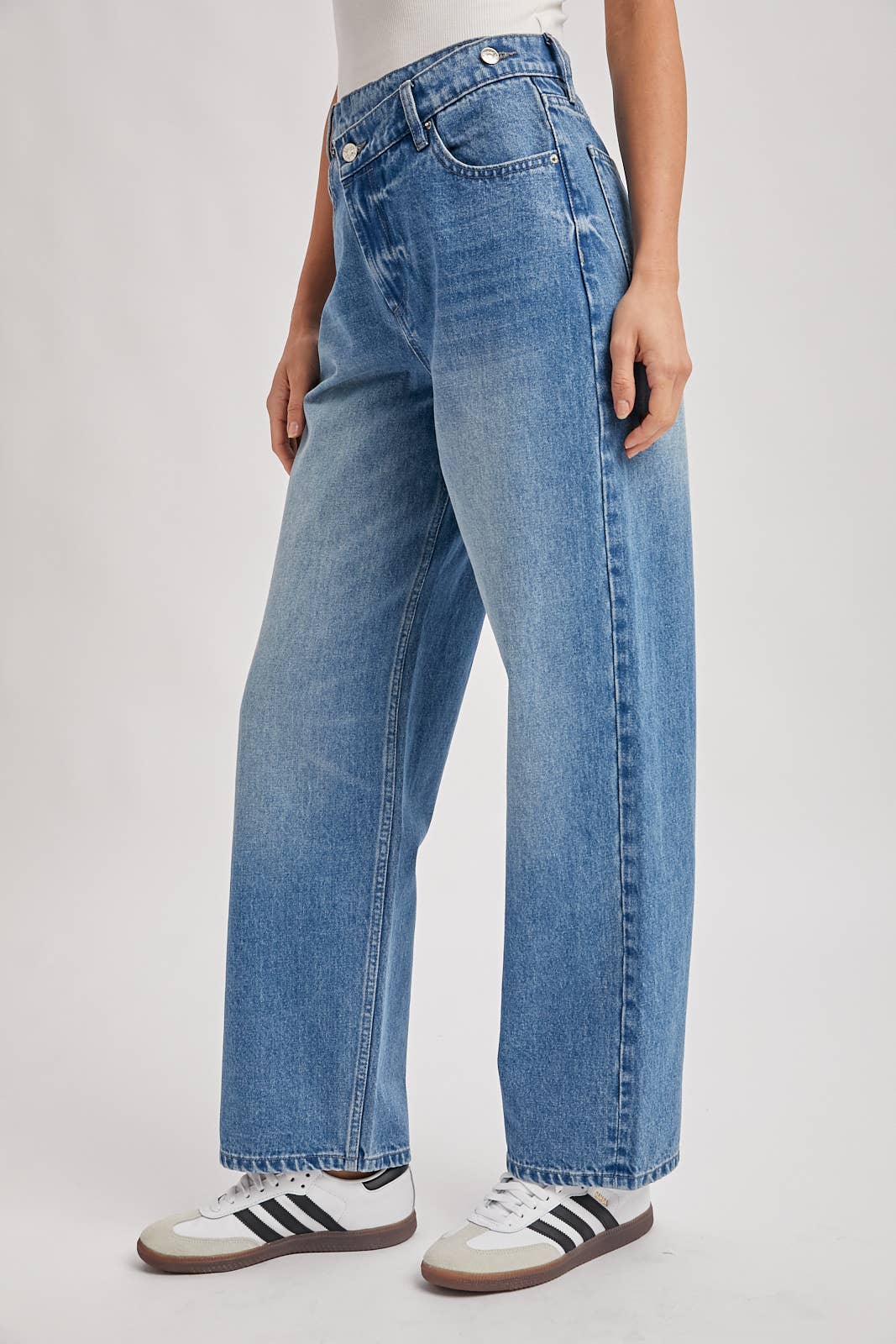DEMIM HIGH RISE CROSSOVER BUTTON-FRONT WIDE LEG JEANS
