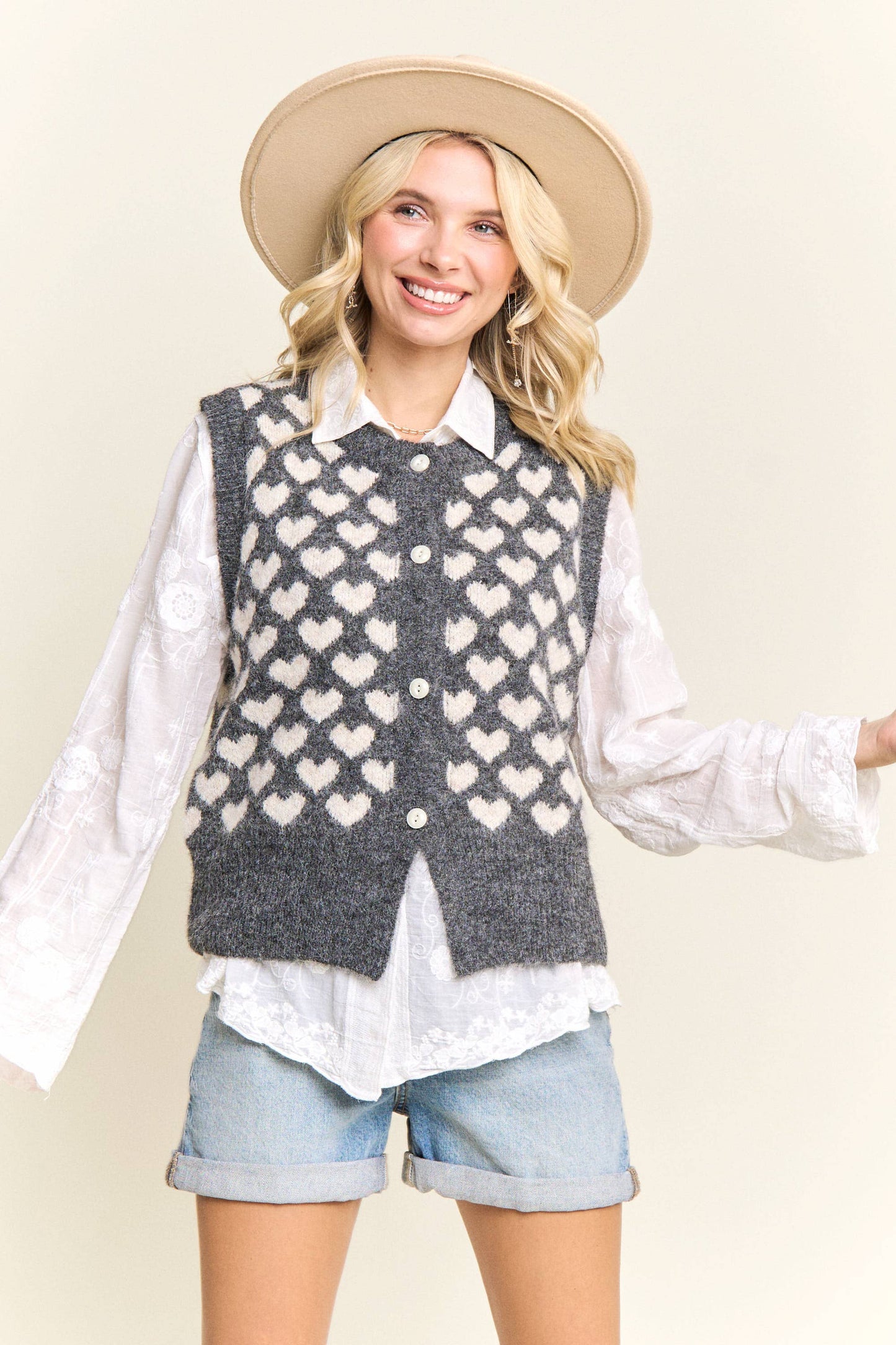 HEART KNIT BUTTON-FRONT SWEATER VEST - LESW4168