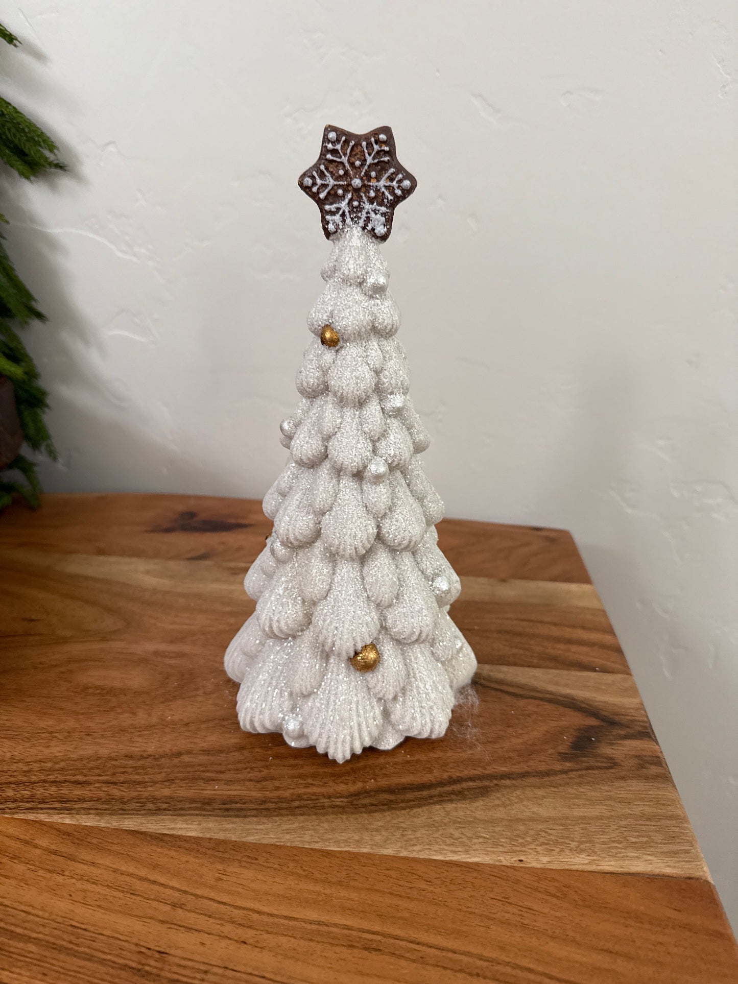 Gingerbread tree with snow
