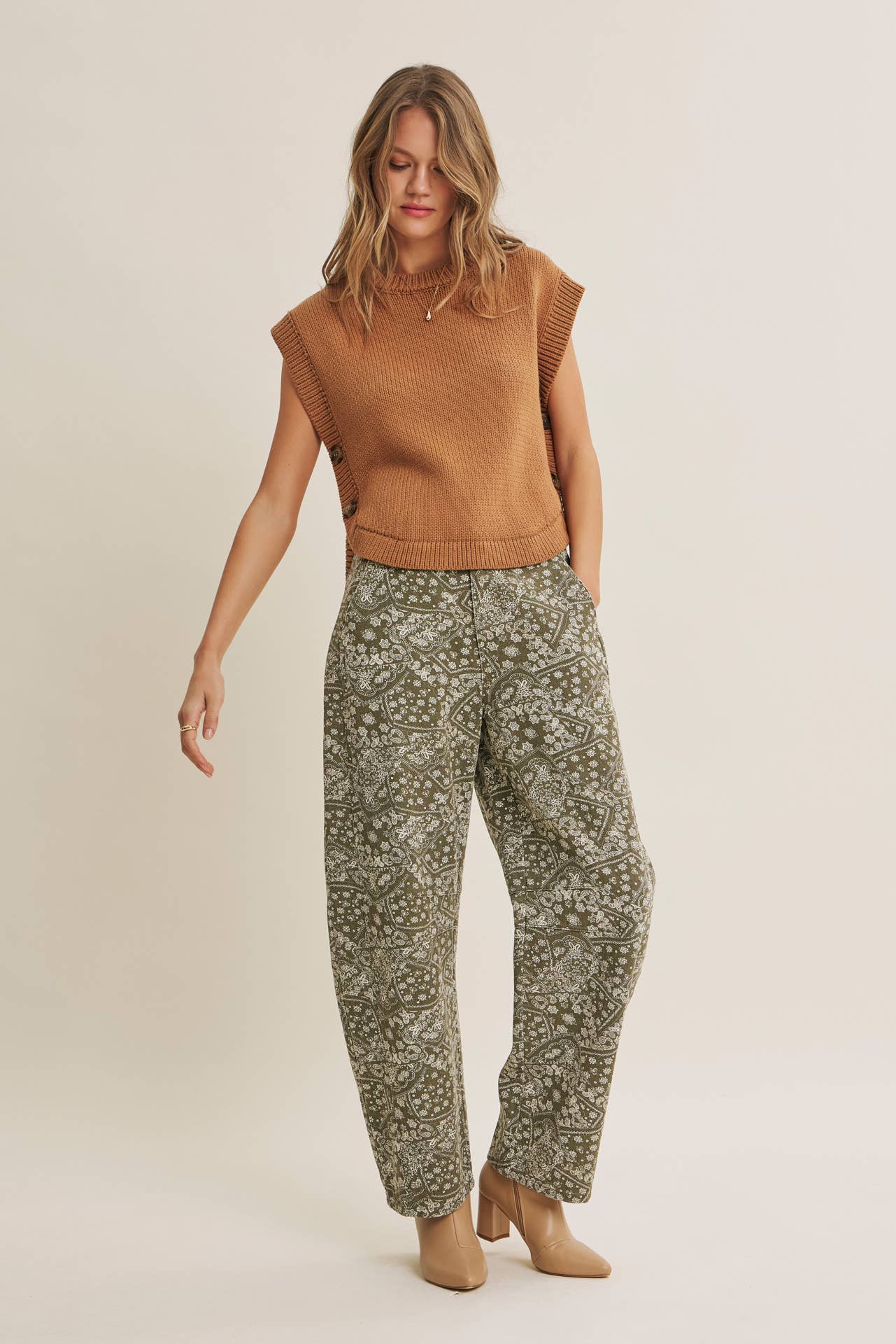 EVERYDAY LAYERING SIDE BUTTON HI-LO SWEATER VEST TOP