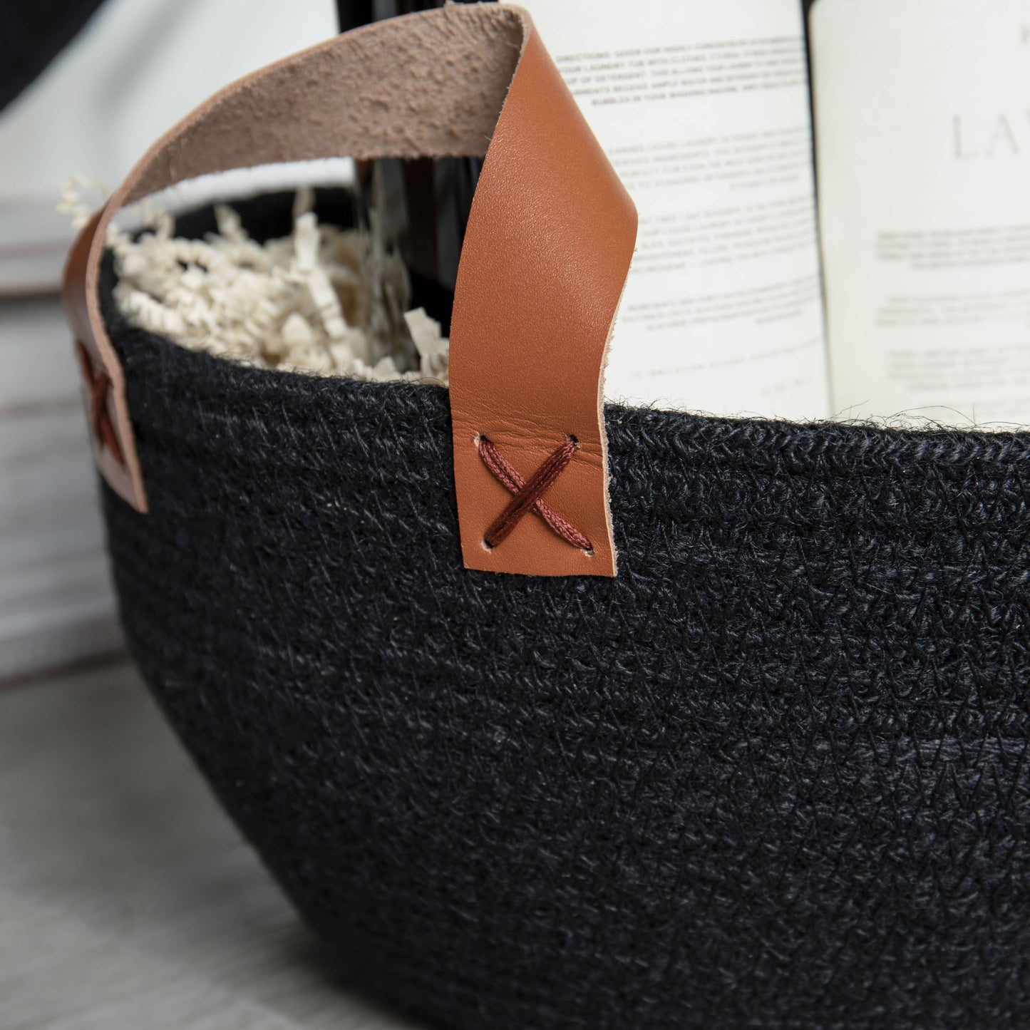 Round Jute Bowl- Black w/Leather Side Handles