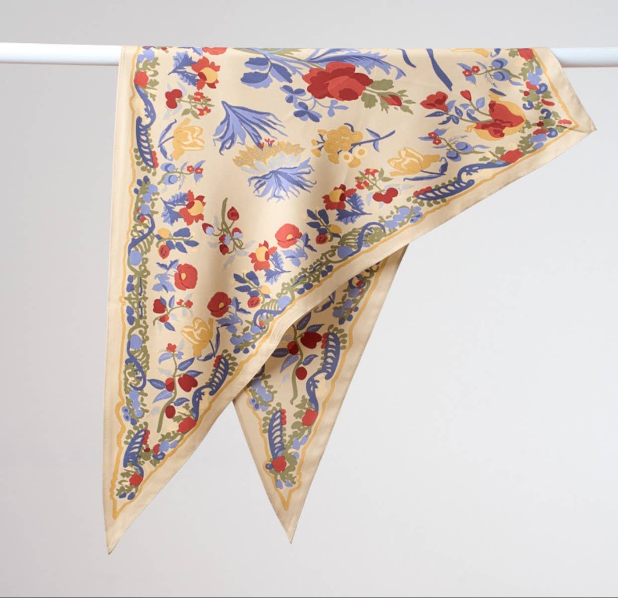 JC023328T Printed Triangle Scarf – Bandana Style Wrap / Shawl