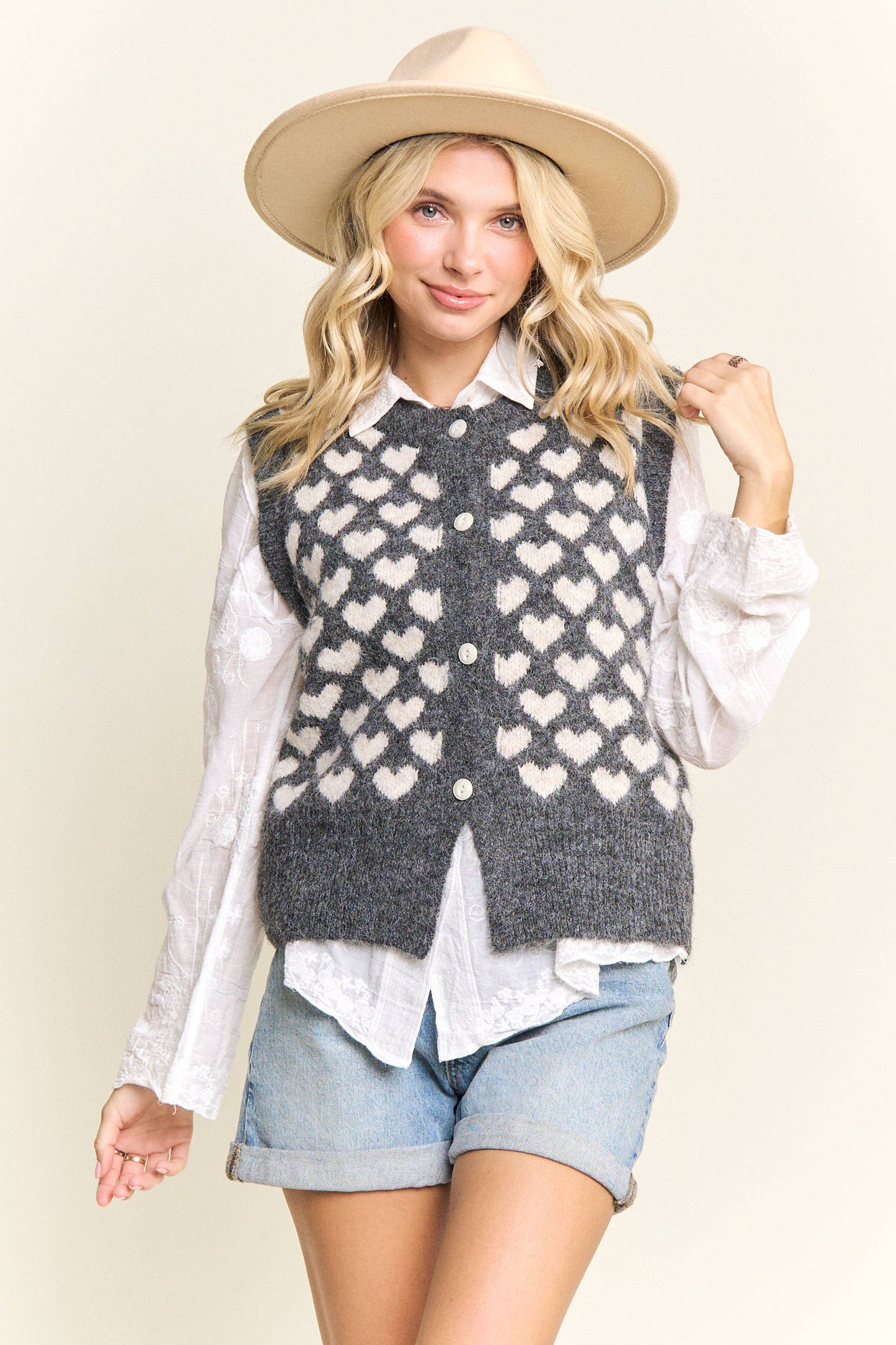 HEART KNIT BUTTON-FRONT SWEATER VEST - LESW4168