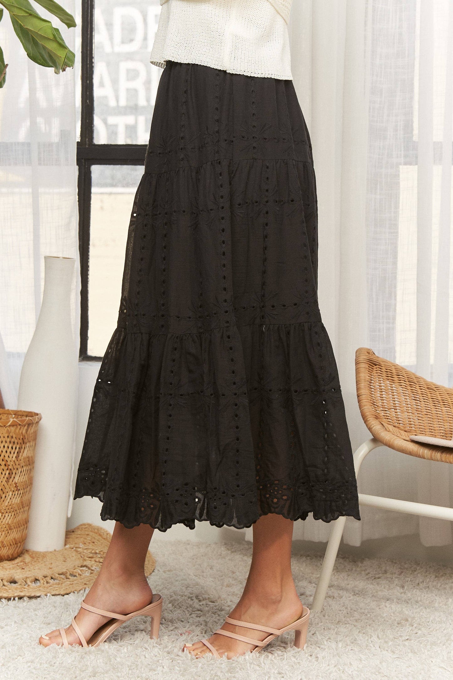 LES4074-TIERED EYELET MIDI SKIRT