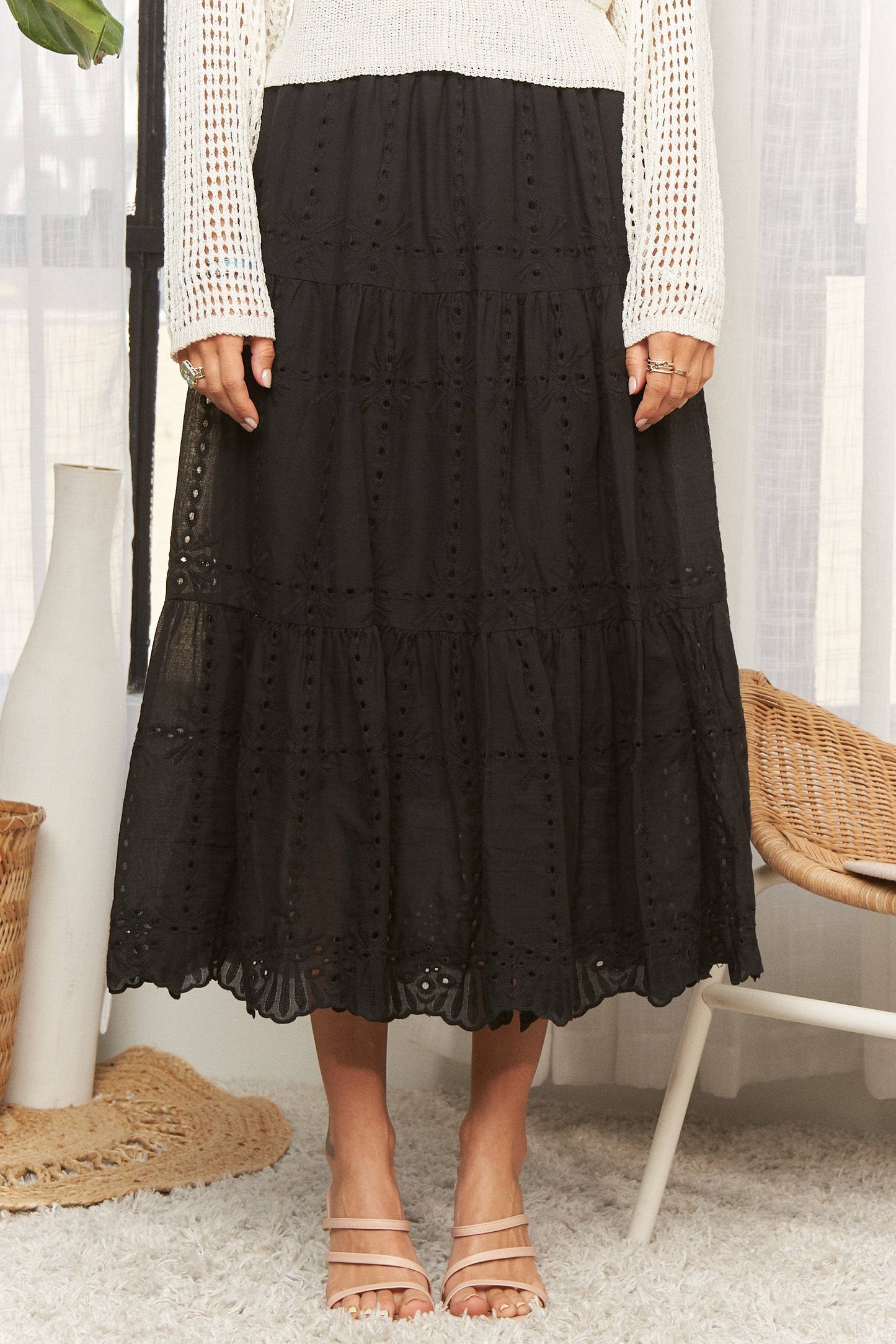LES4074-TIERED EYELET MIDI SKIRT