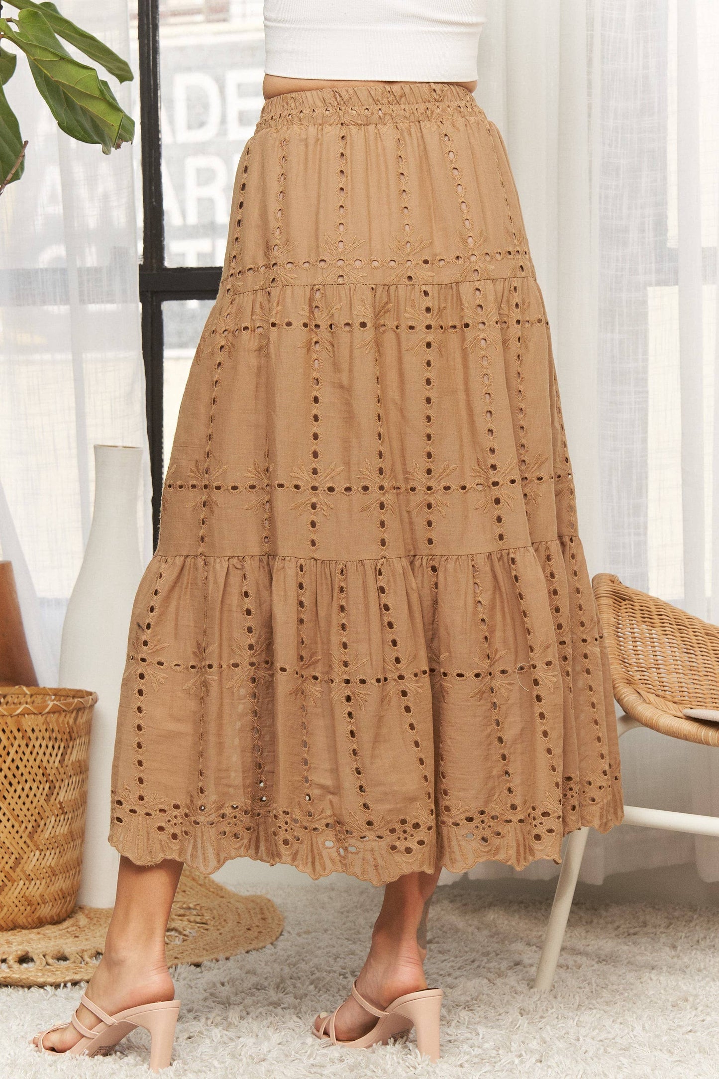 LES4074-TIERED EYELET MIDI SKIRT