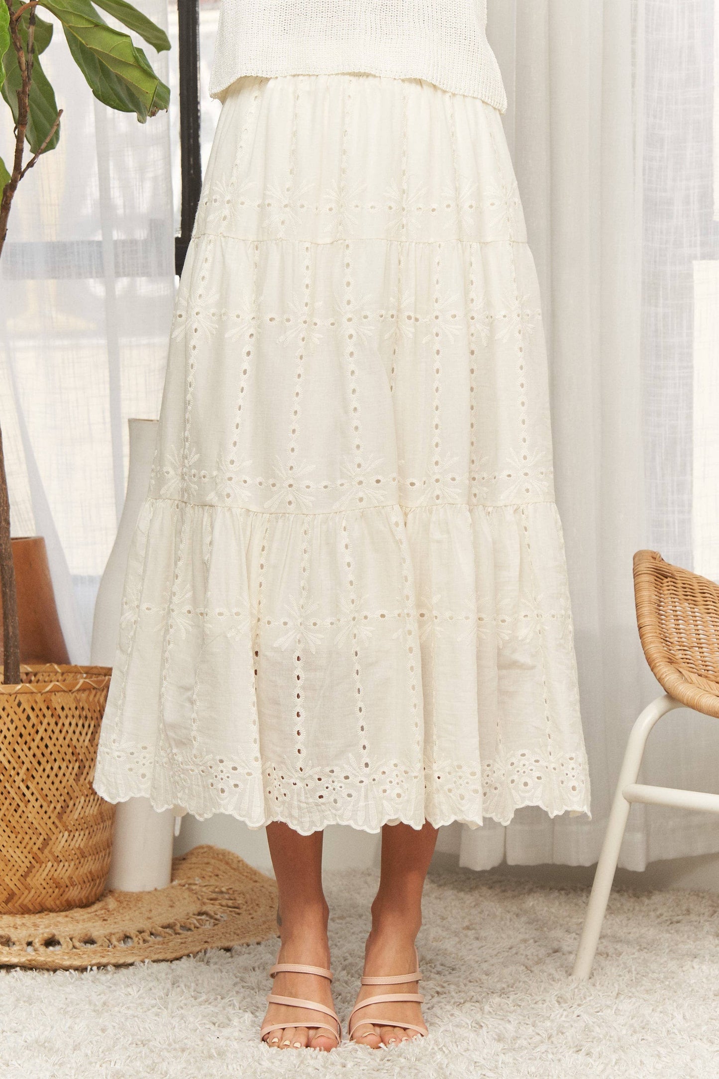 LES4074-TIERED EYELET MIDI SKIRT