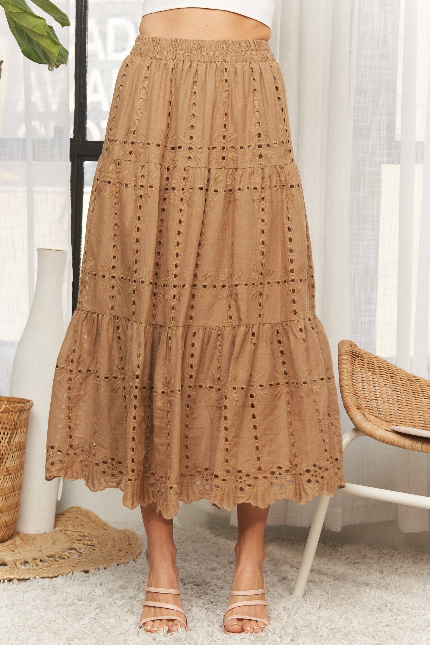 LES4074-TIERED EYELET MIDI SKIRT