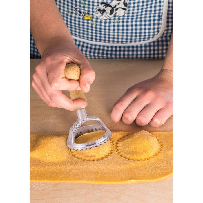 Fantes Ravioli Stamp, Fluted Round Stamp, 2in