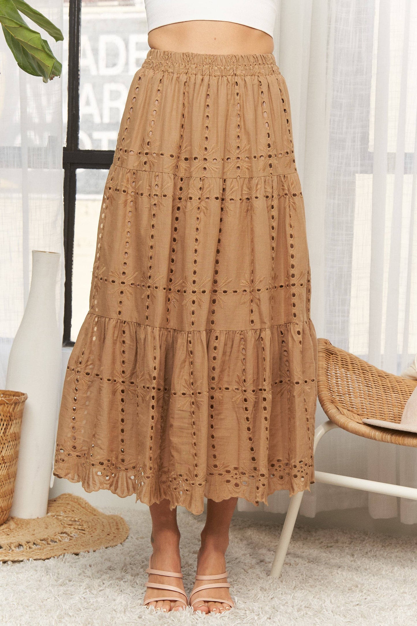 LES4074-TIERED EYELET MIDI SKIRT