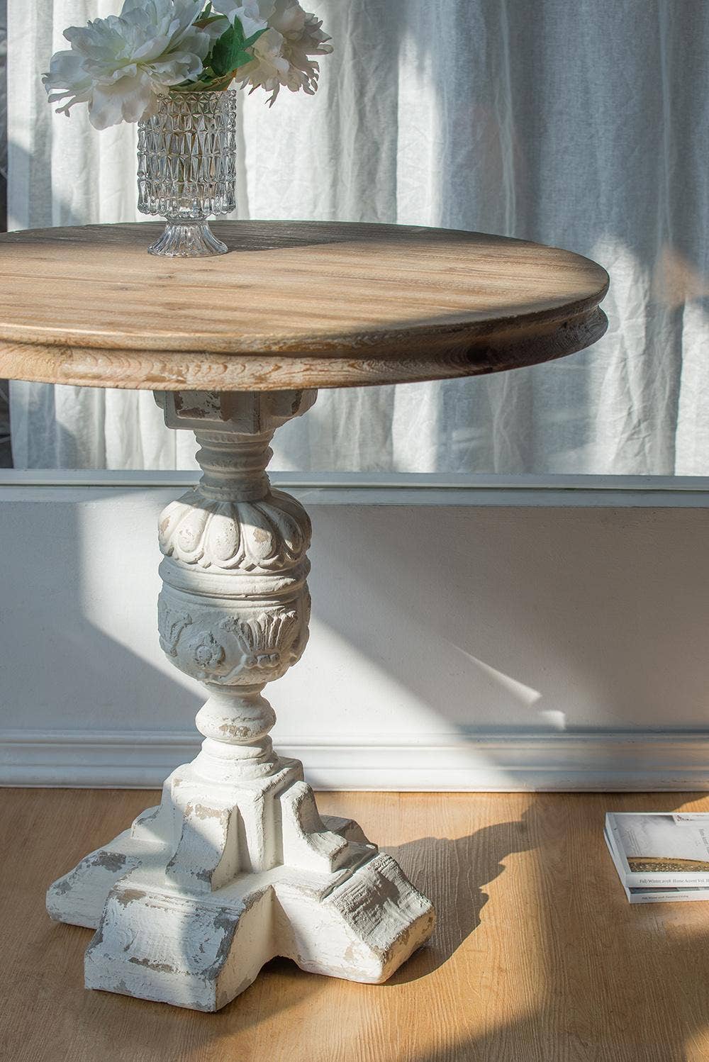 D31.5x30" Southern Living French Country White/Natural Table