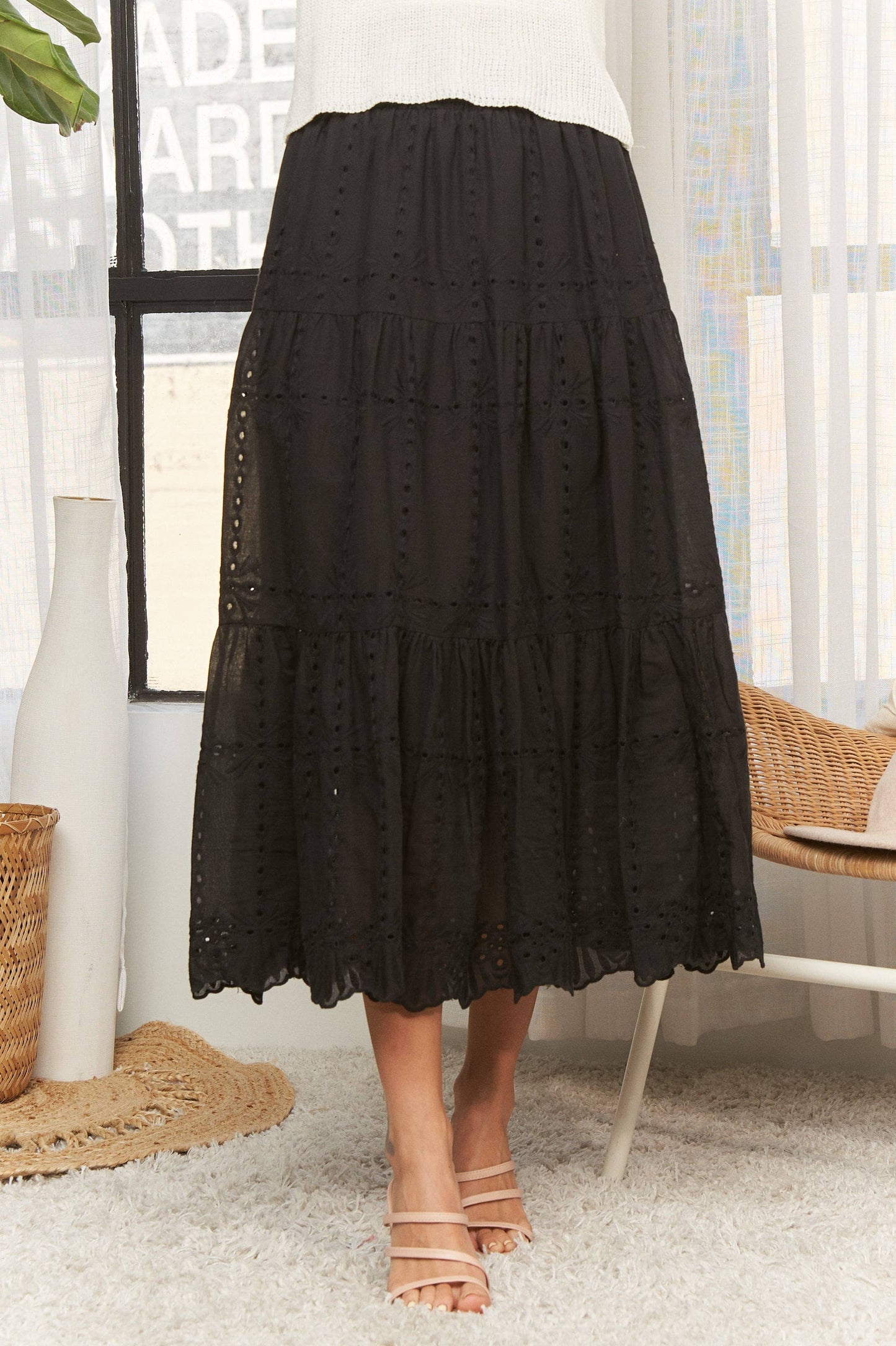 LES4074-TIERED EYELET MIDI SKIRT