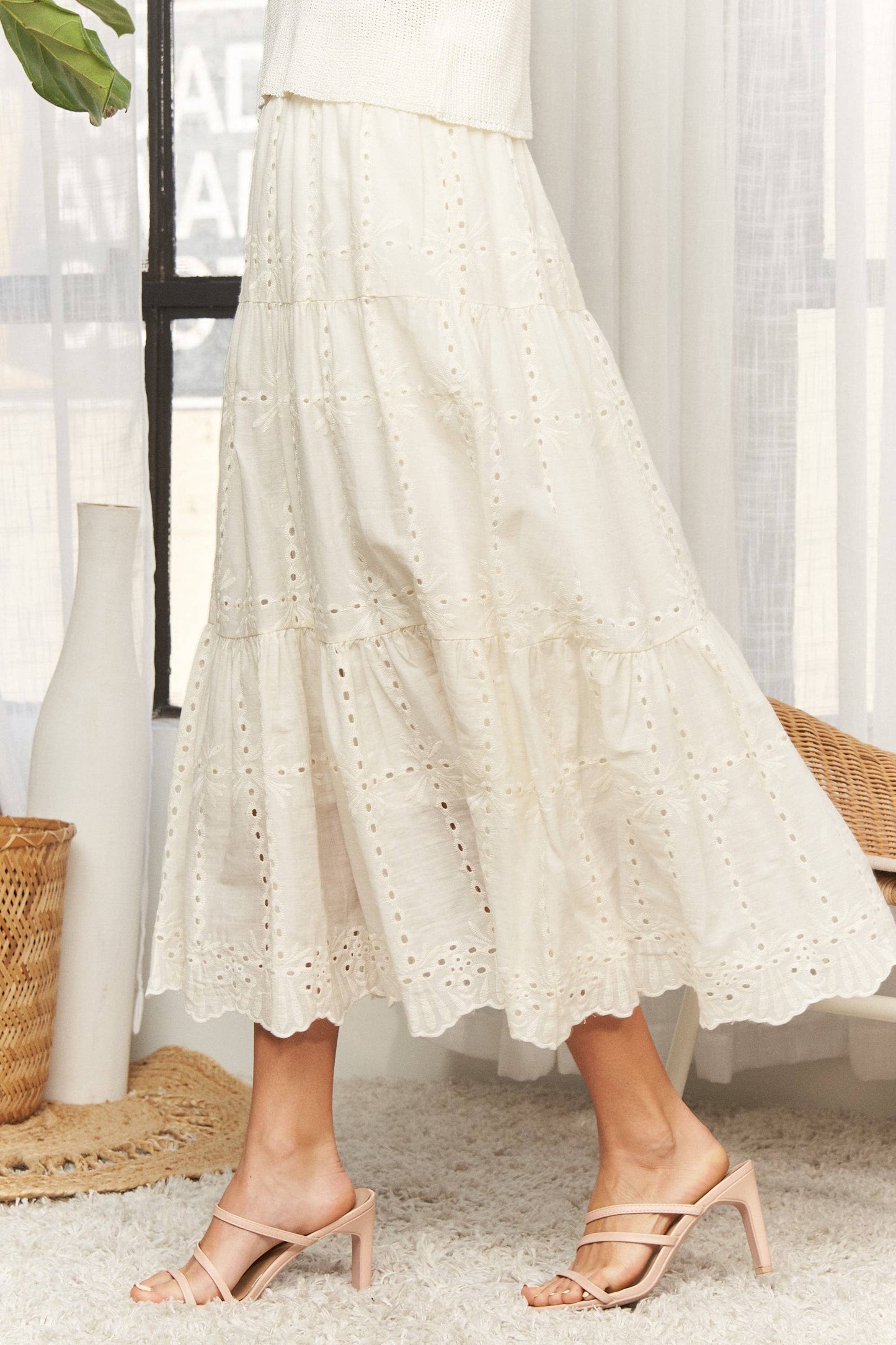 LES4074-TIERED EYELET MIDI SKIRT