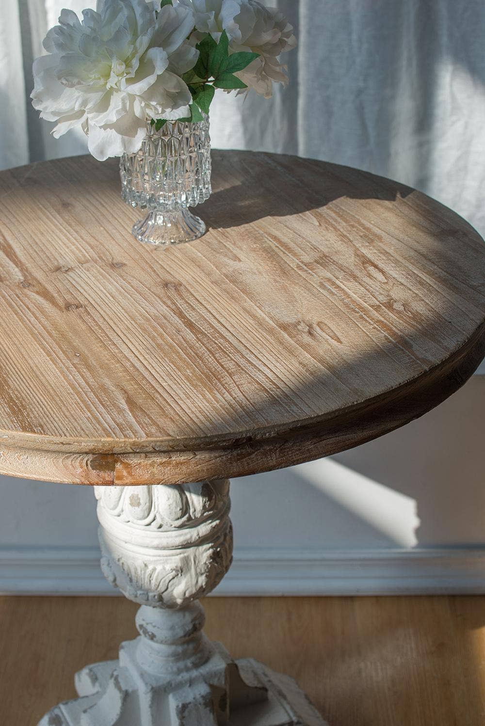 D31.5x30" Southern Living French Country White/Natural Table