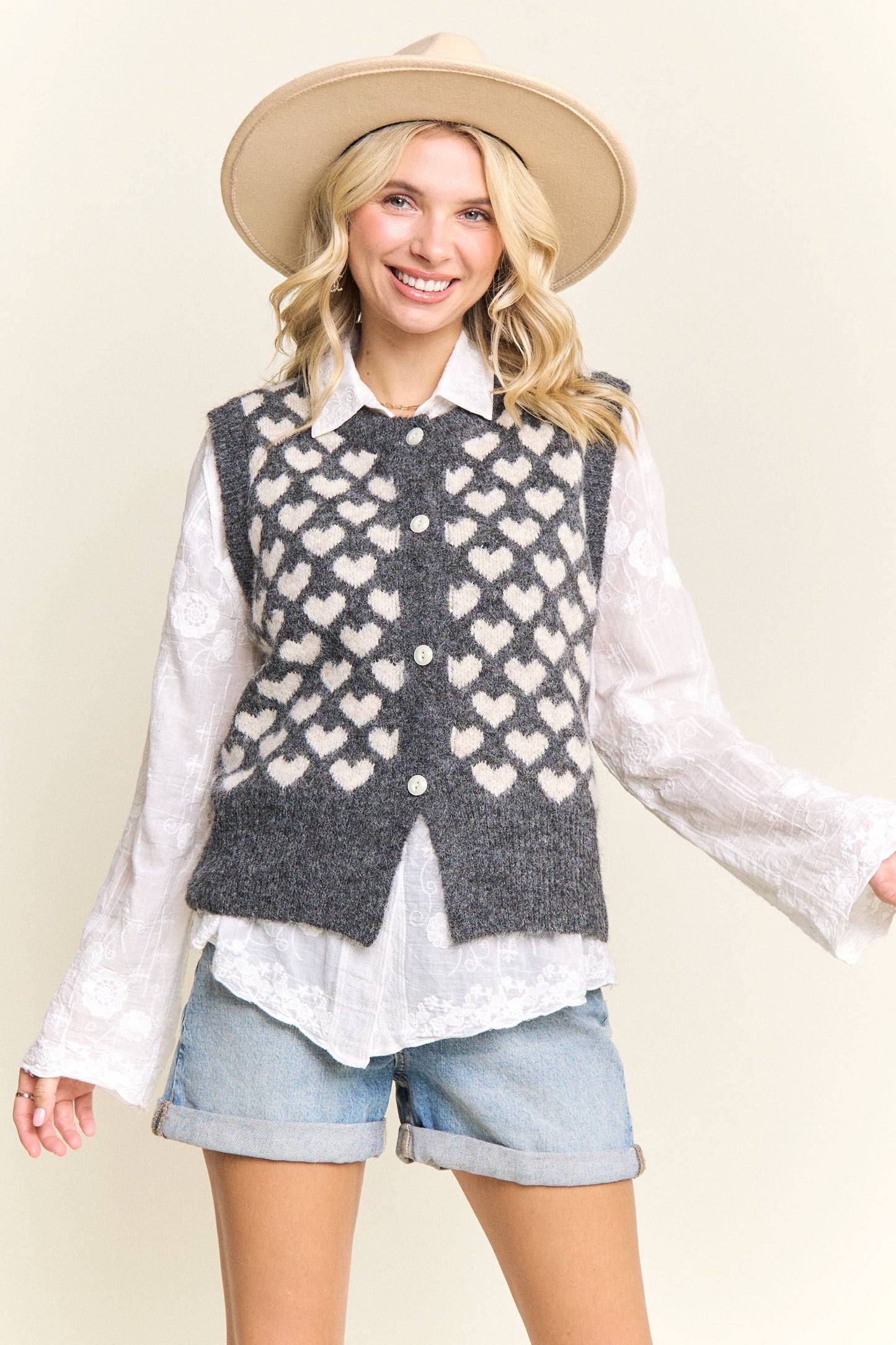 HEART KNIT BUTTON-FRONT SWEATER VEST - LESW4168
